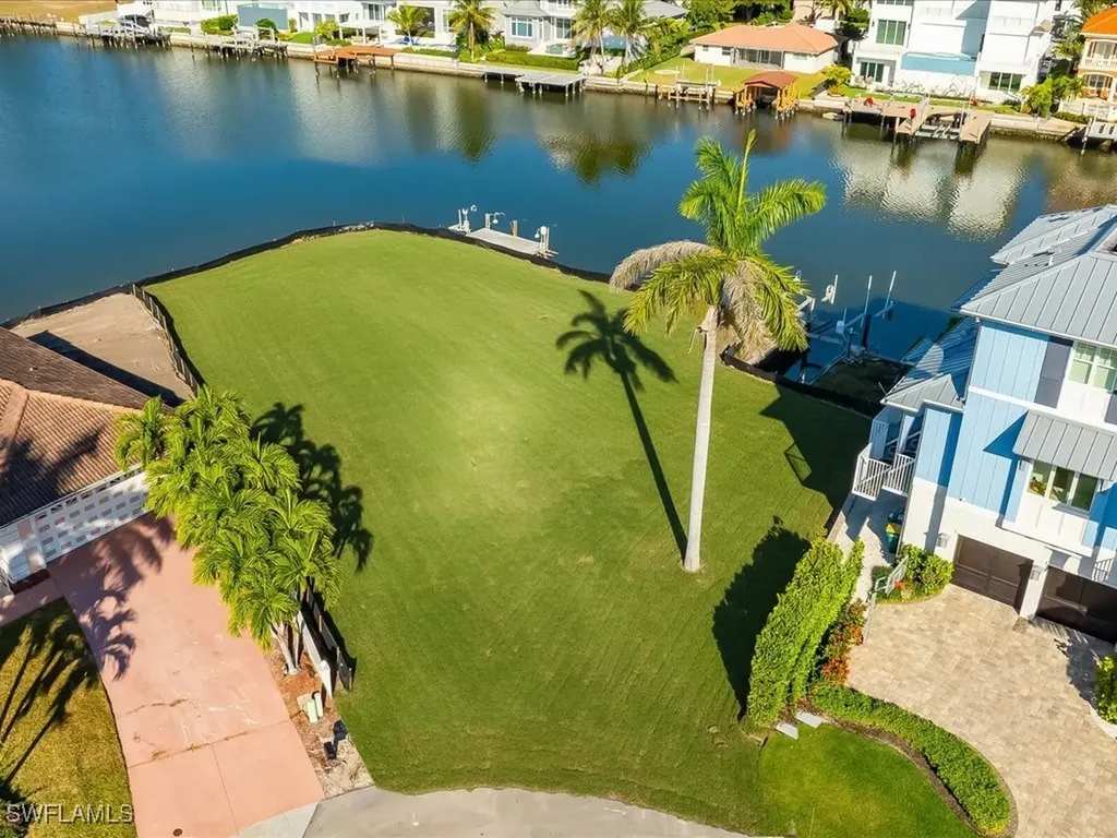231 Trade Winds Avenue Naples FL 34108