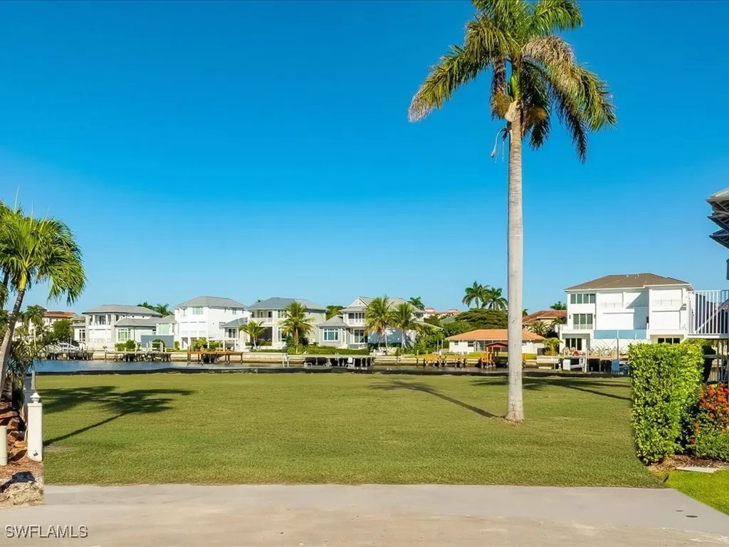 231 Trade Winds Avenue Naples FL 34108
