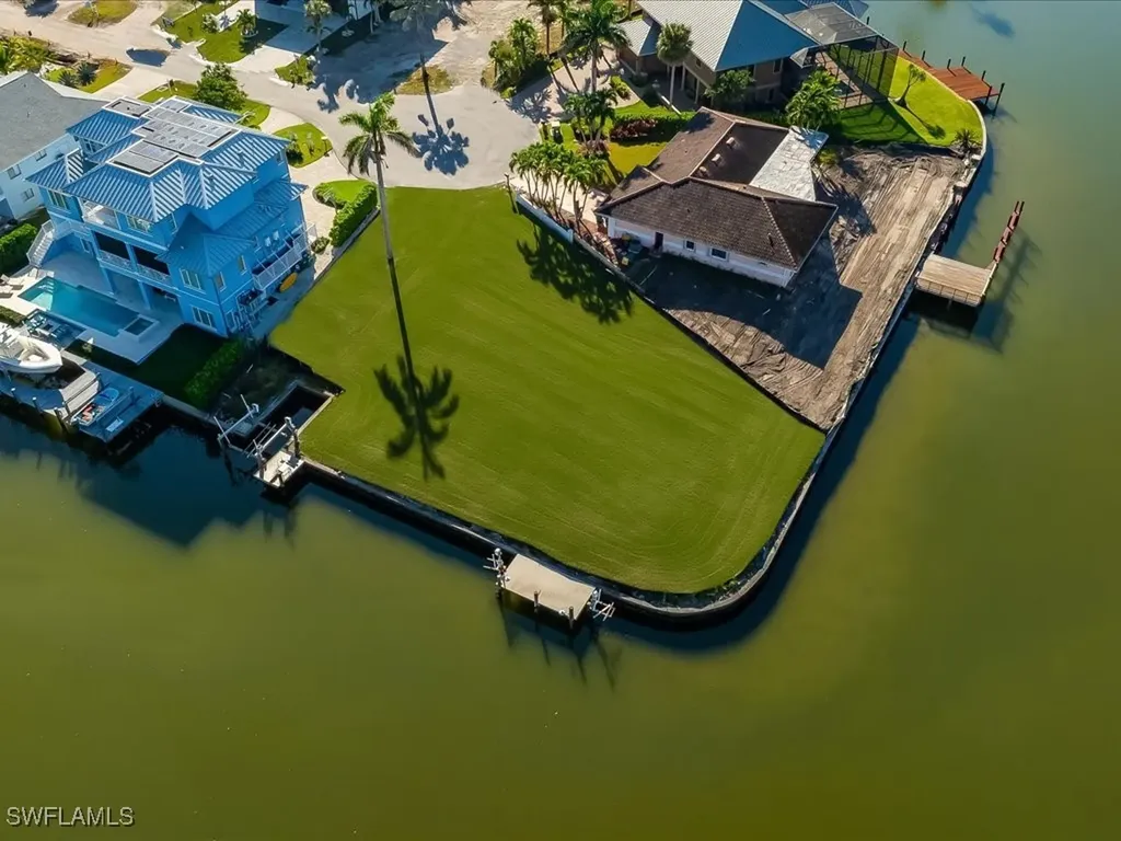 231 Trade Winds Avenue Naples FL 34108