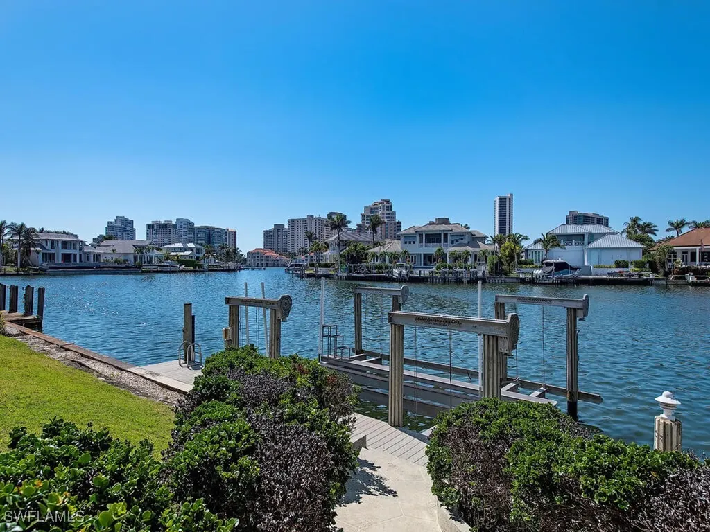 4459 Crayton Road Naples FL 34103