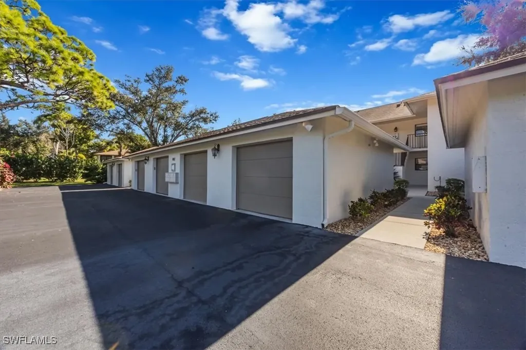 501 Lake Louise Circle Naples FL 34110