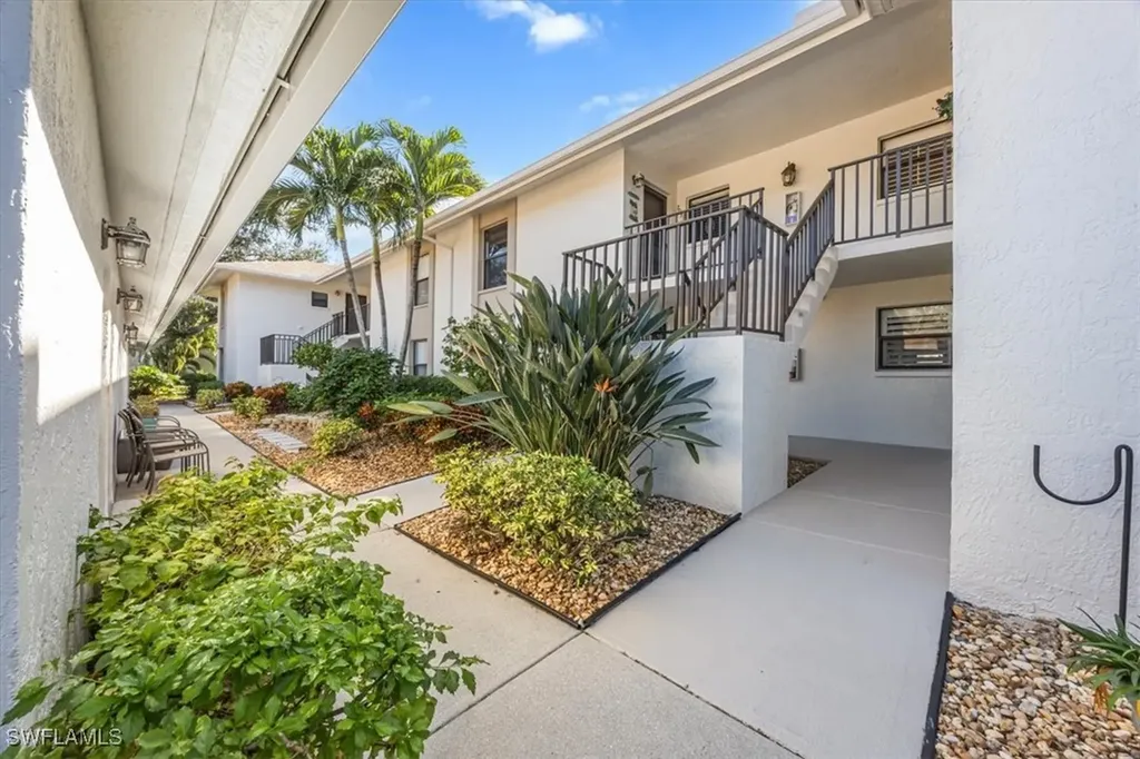 501 Lake Louise Circle Naples FL 34110
