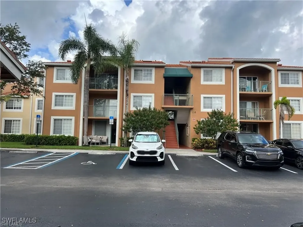 1210 Wildwood Lakes Boulevard Naples FL 34104
