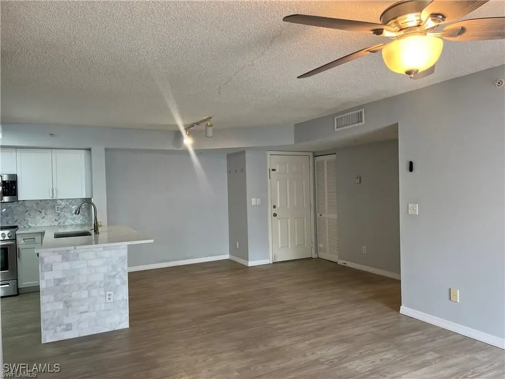 1210 Wildwood Lakes Boulevard Naples FL 34104