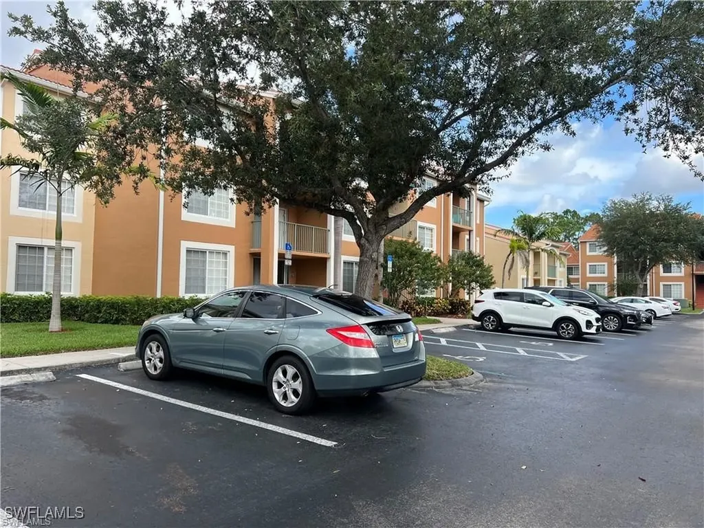 1210 Wildwood Lakes Boulevard Naples FL 34104