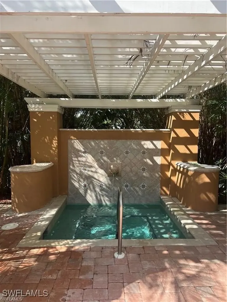 1210 Wildwood Lakes Boulevard Naples FL 34104