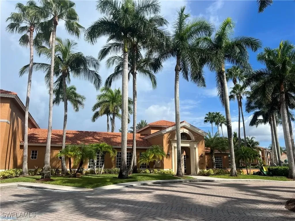 1210 Wildwood Lakes Boulevard Naples FL 34104