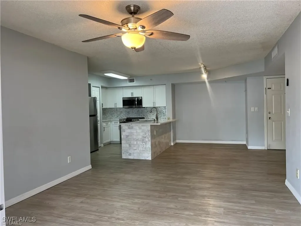 1210 Wildwood Lakes Boulevard Naples FL 34104