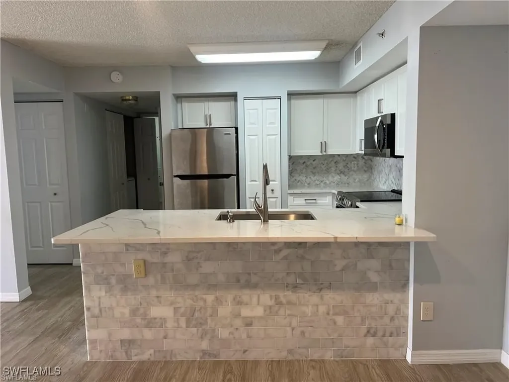 1210 Wildwood Lakes Boulevard Naples FL 34104