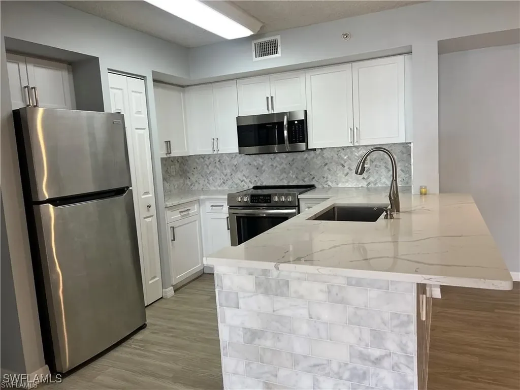 1210 Wildwood Lakes Boulevard Naples FL 34104