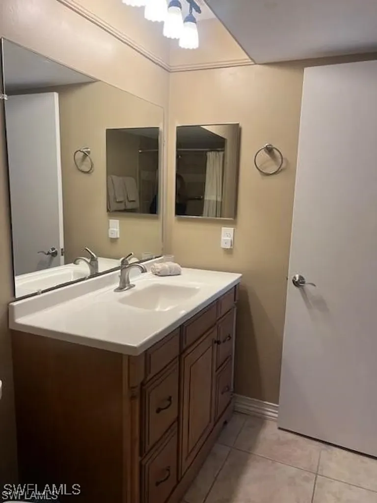 800 Meadowland Drive Naples FL 34108