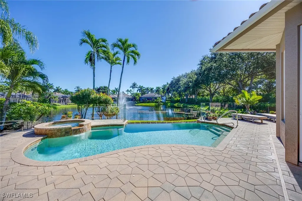 8752 Muirfield Drive Naples FL 34109
