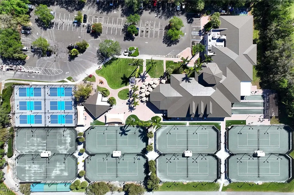 8752 Muirfield Drive Naples FL 34109