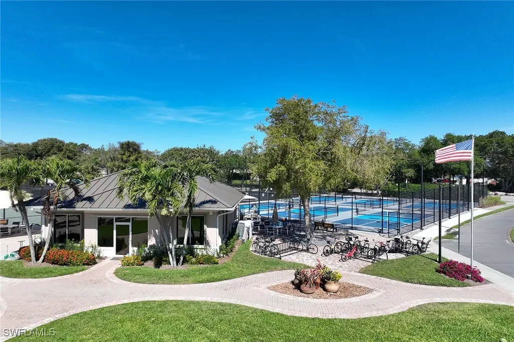 8752 Muirfield Drive Naples FL 34109