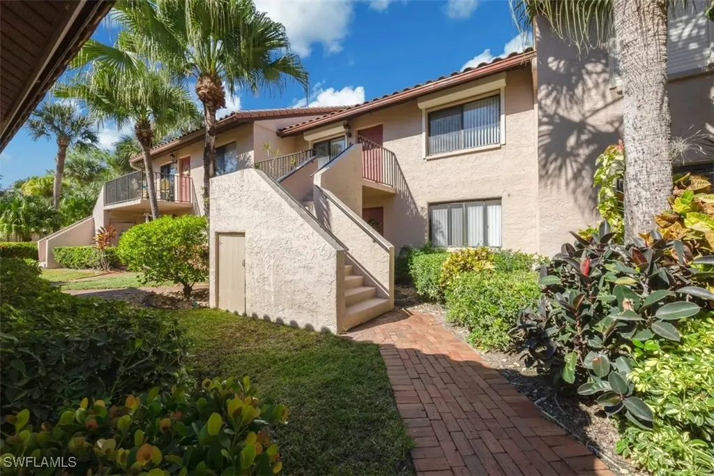 3243 Horse Carriage Way Naples FL 34105