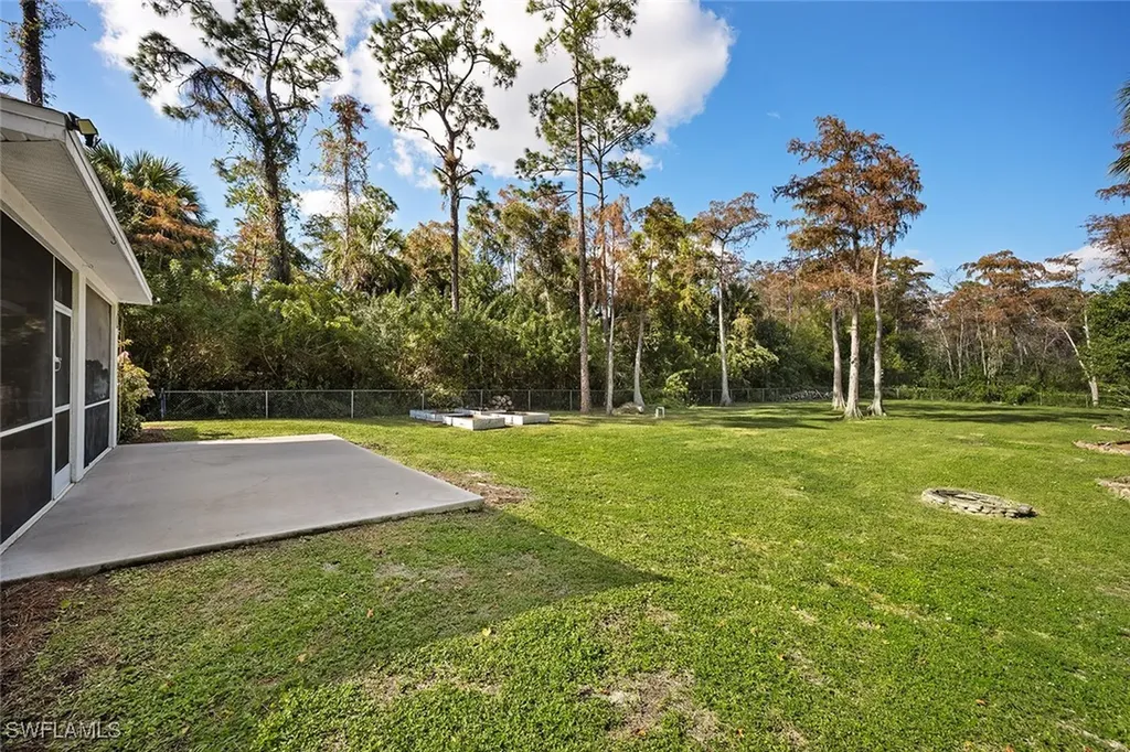 535 33rd Avenue NE Naples FL 34120