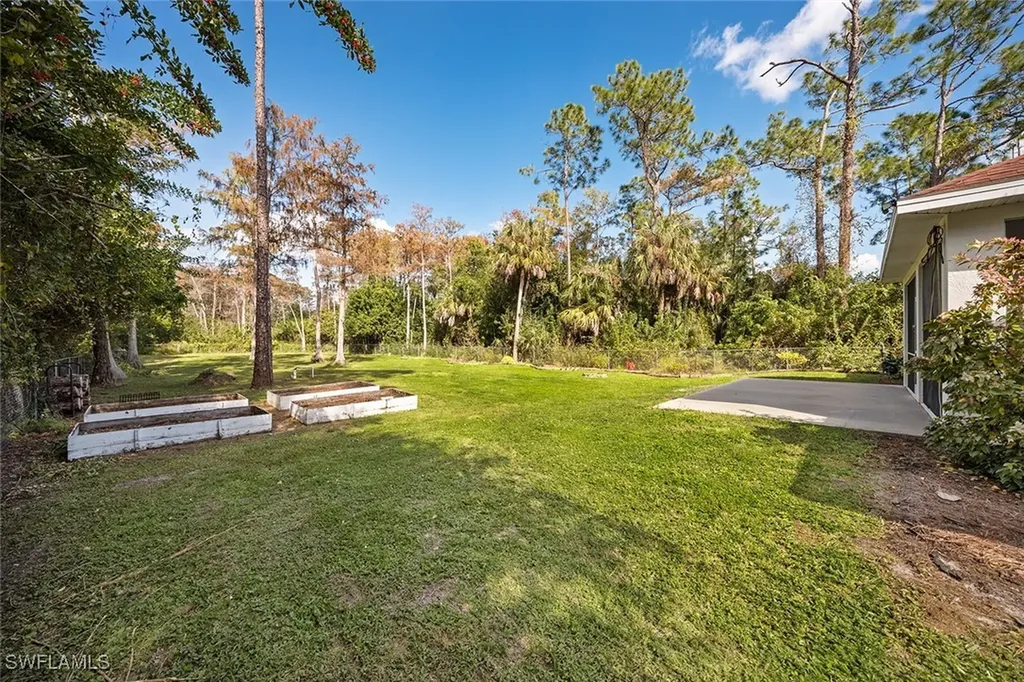 535 33rd Avenue NE Naples FL 34120