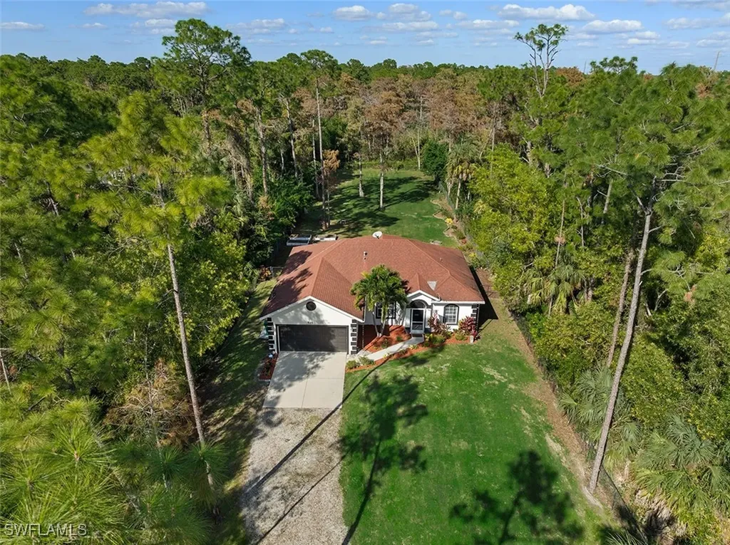 535 33rd Avenue NE Naples FL 34120