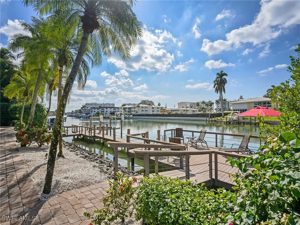 216 Spring Line Drive Naples FL 34102-5053
