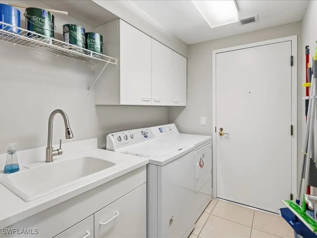 445 Cove Tower Drive Naples FL 34110
