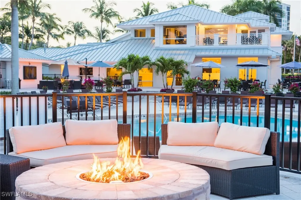 445 Cove Tower Drive Naples FL 34110