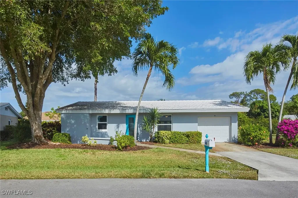 18 Lanai Circle Naples FL 34112