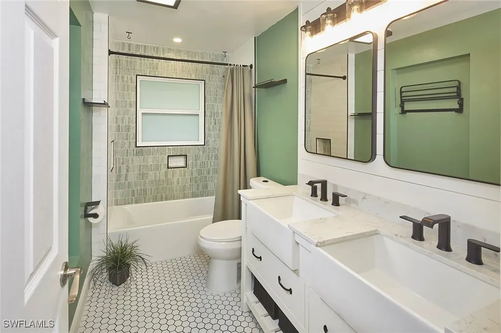 18 Lanai Circle Naples FL 34112