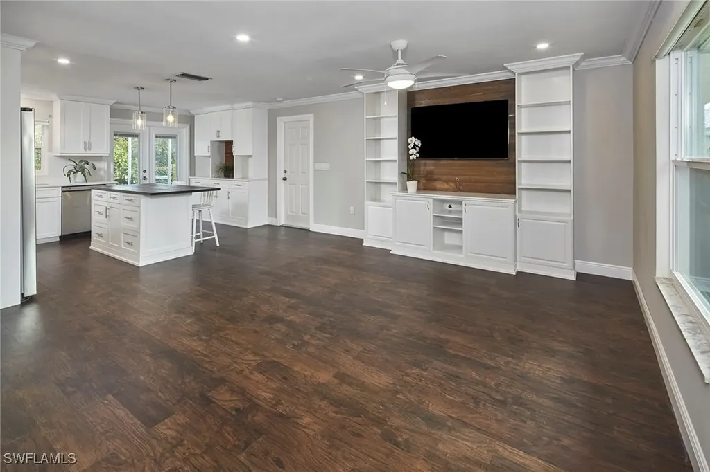 18 Lanai Circle Naples FL 34112