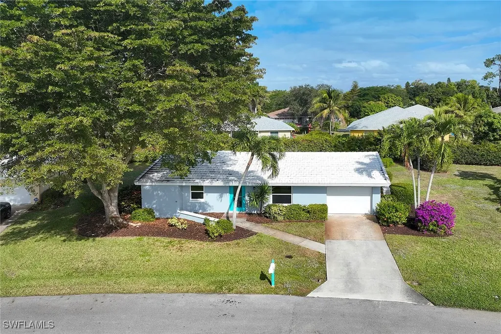 18 Lanai Circle Naples FL 34112