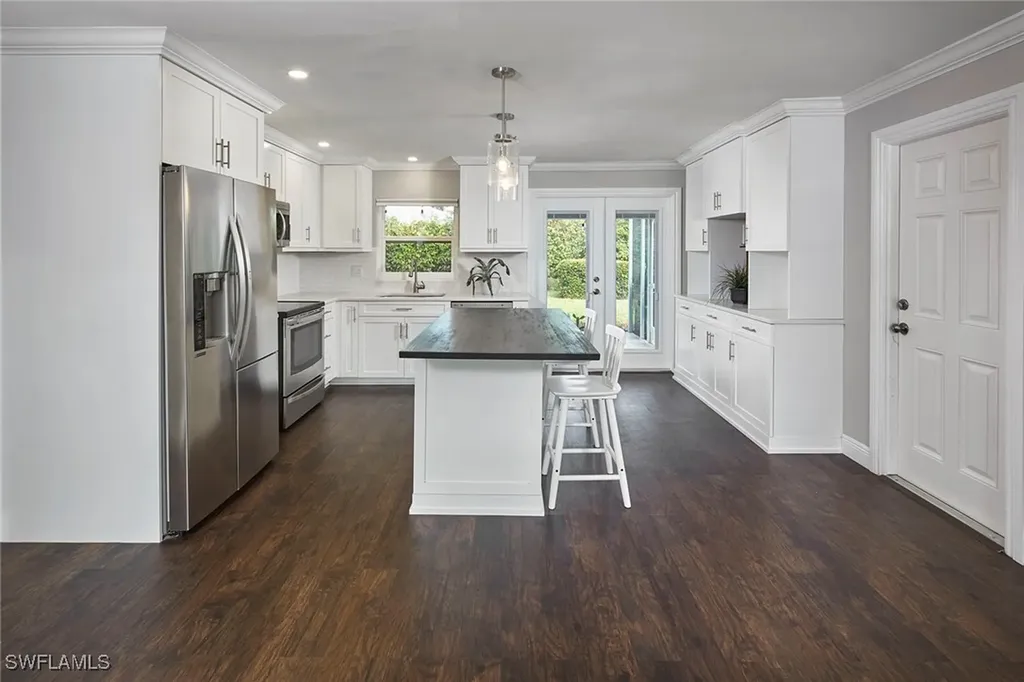 18 Lanai Circle Naples FL 34112