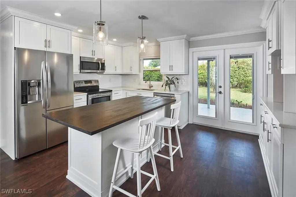 18 Lanai Circle Naples FL 34112