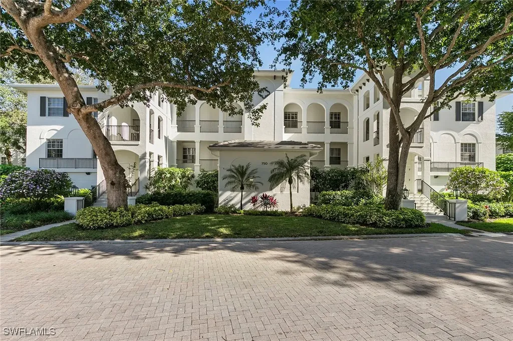 750 Bentwater Circle Naples FL 34108