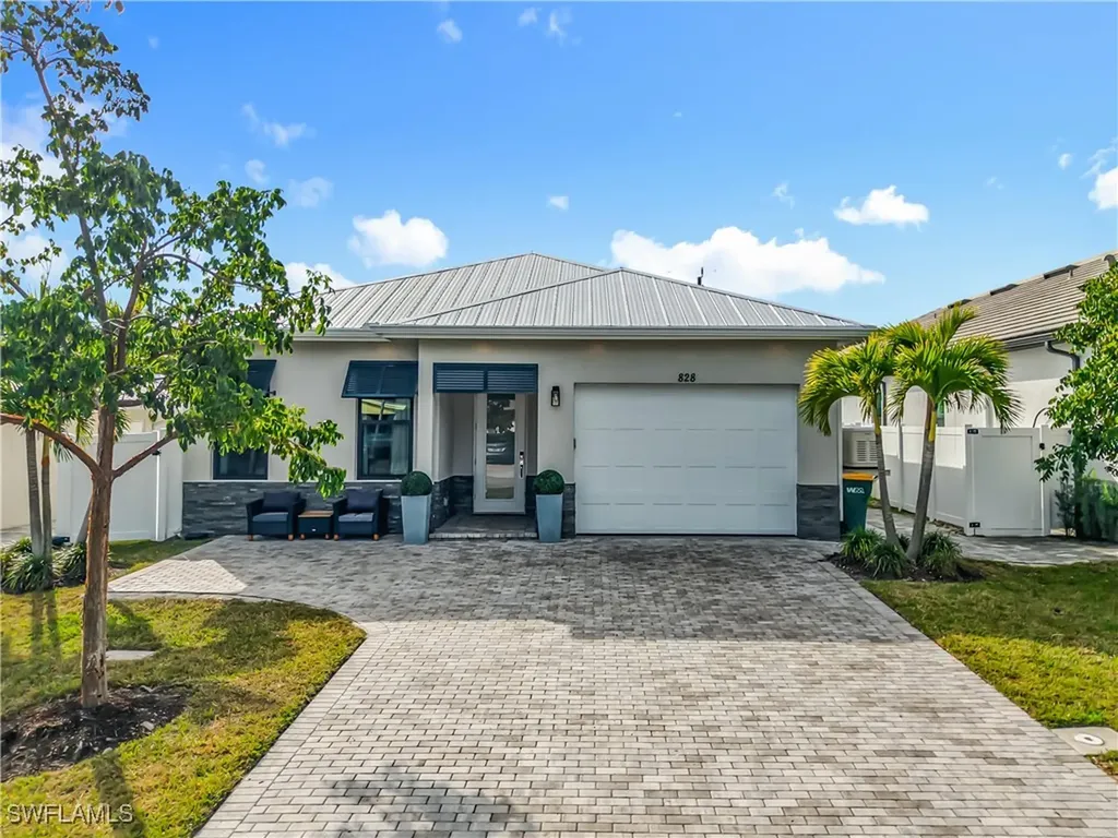 828 100th Avenue N Naples FL 34108