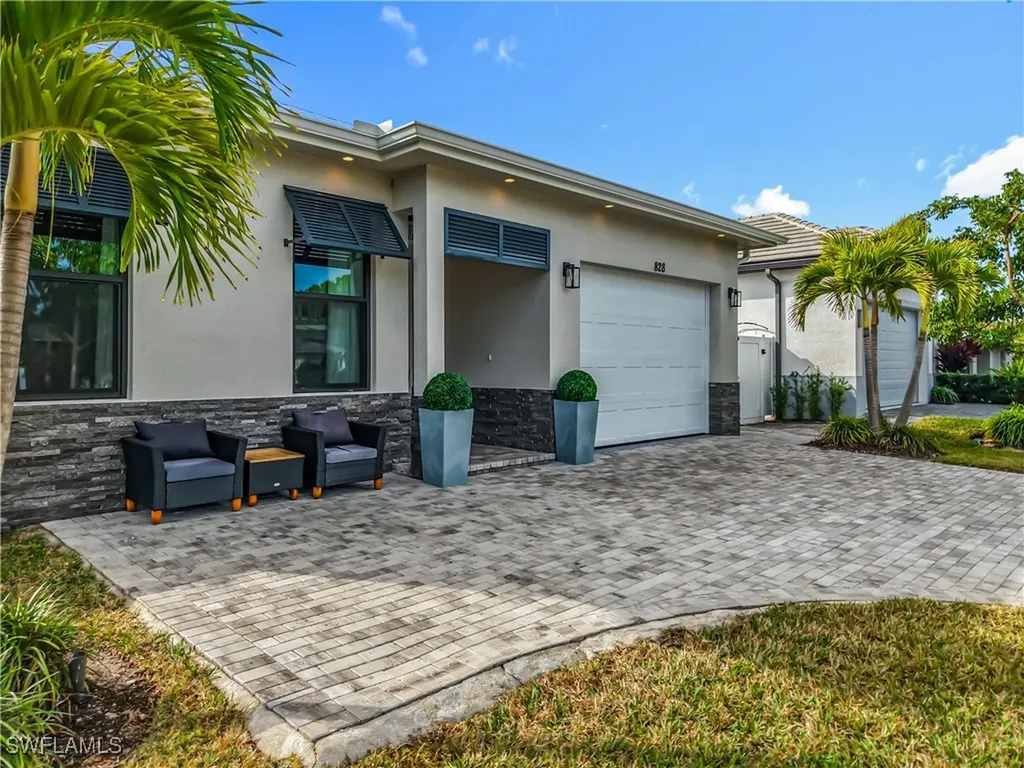 828 100th Avenue N Naples FL 34108