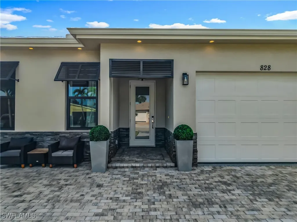 828 100th Avenue N Naples FL 34108
