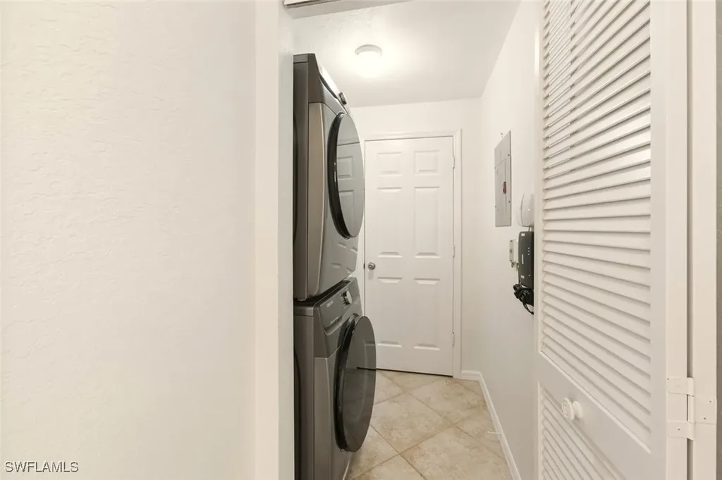 871 Tanbark Drive Naples FL 34108