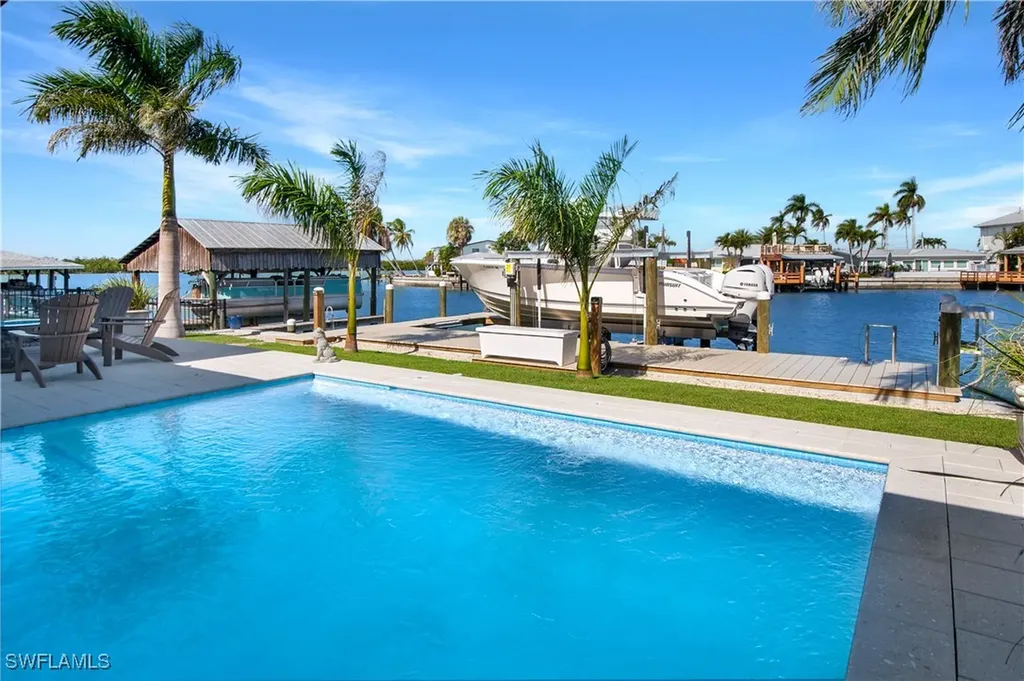 190 Tahiti Circle Naples FL 34113
