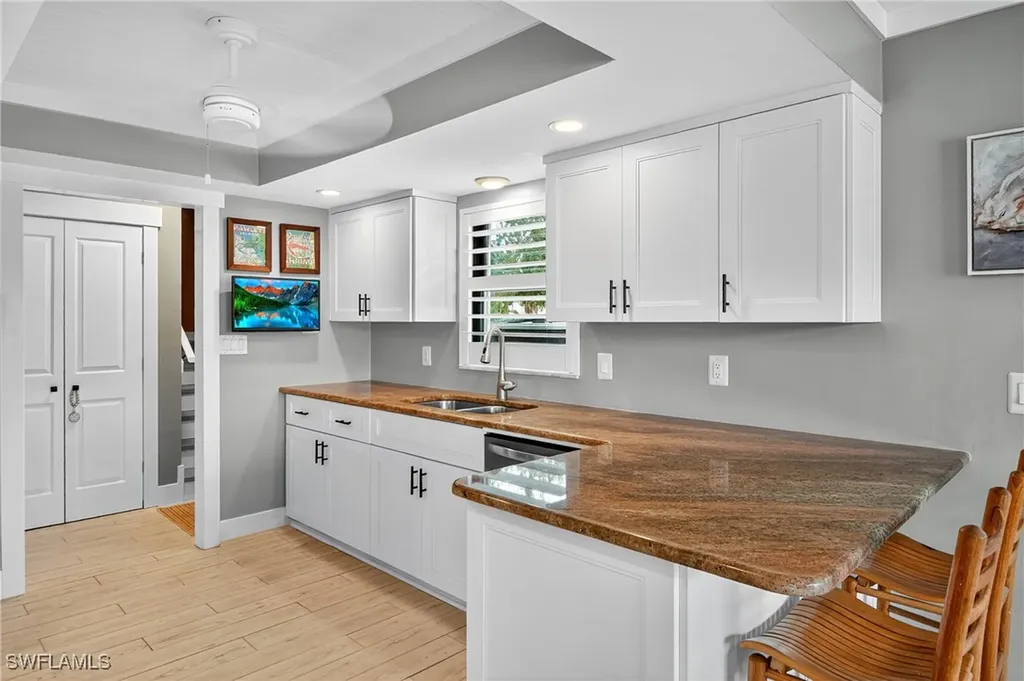 190 Tahiti Circle Naples FL 34113
