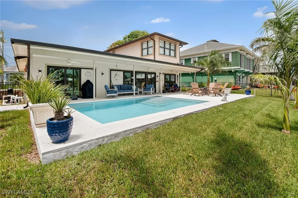 190 Tahiti Circle Naples FL 34113