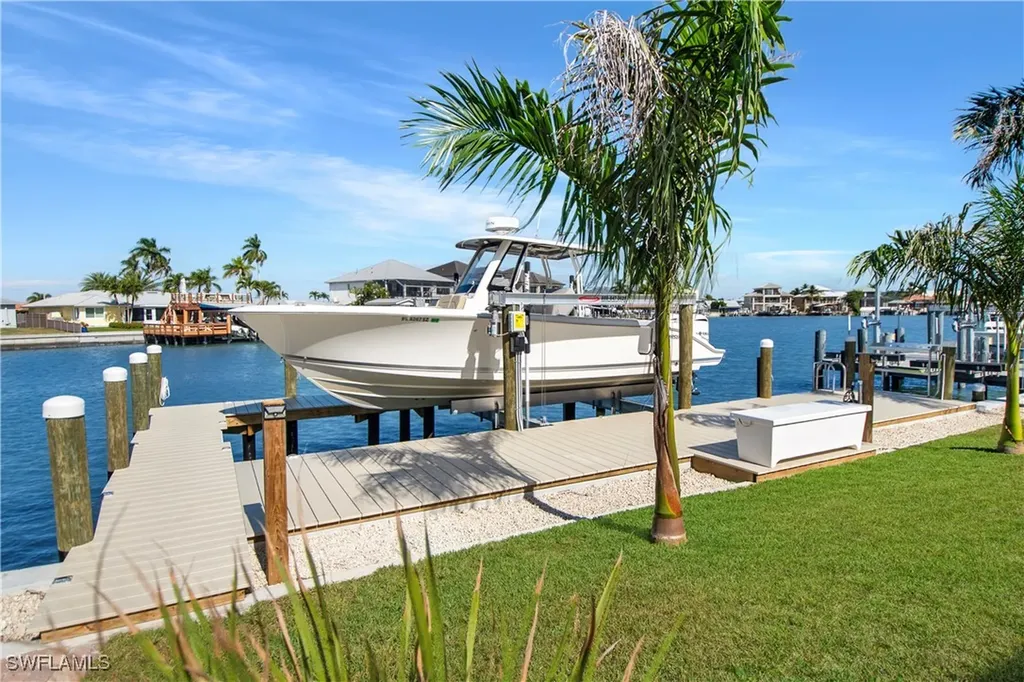 190 Tahiti Circle Naples FL 34113