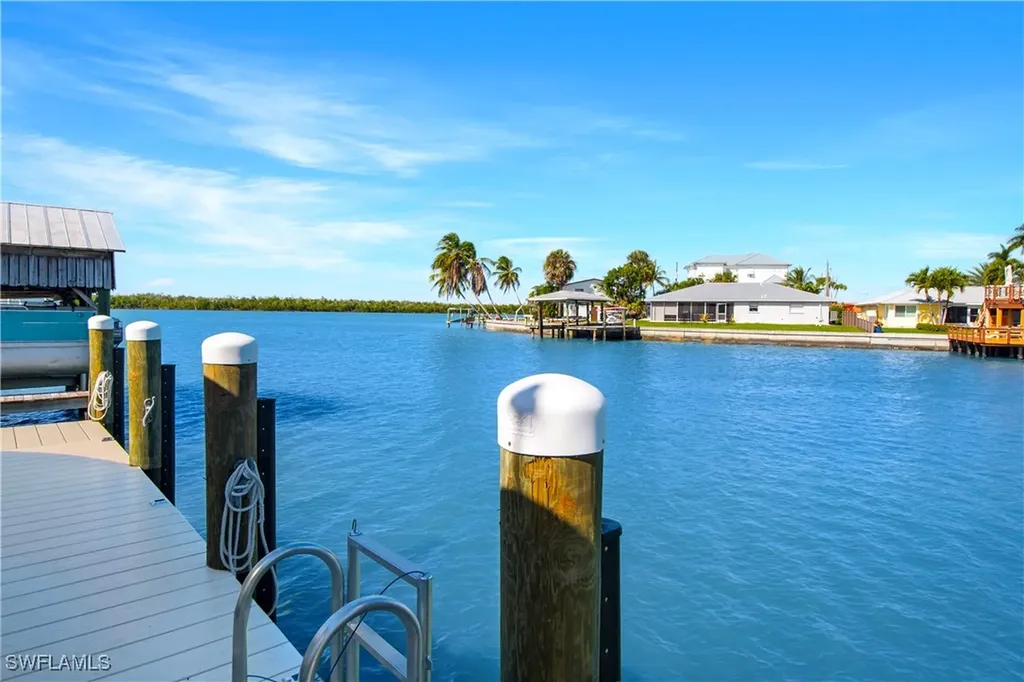 190 Tahiti Circle Naples FL 34113