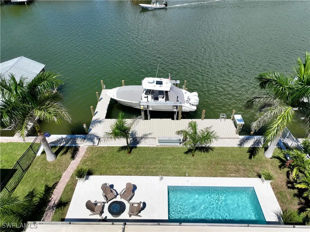190 Tahiti Circle Naples FL 34113