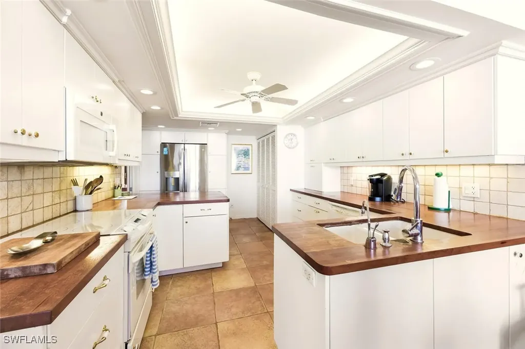 2378 Gulf Shore Boulevard N Naples FL 34103