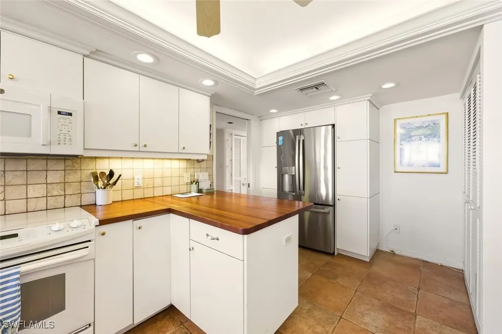 2378 Gulf Shore Boulevard N Naples FL 34103