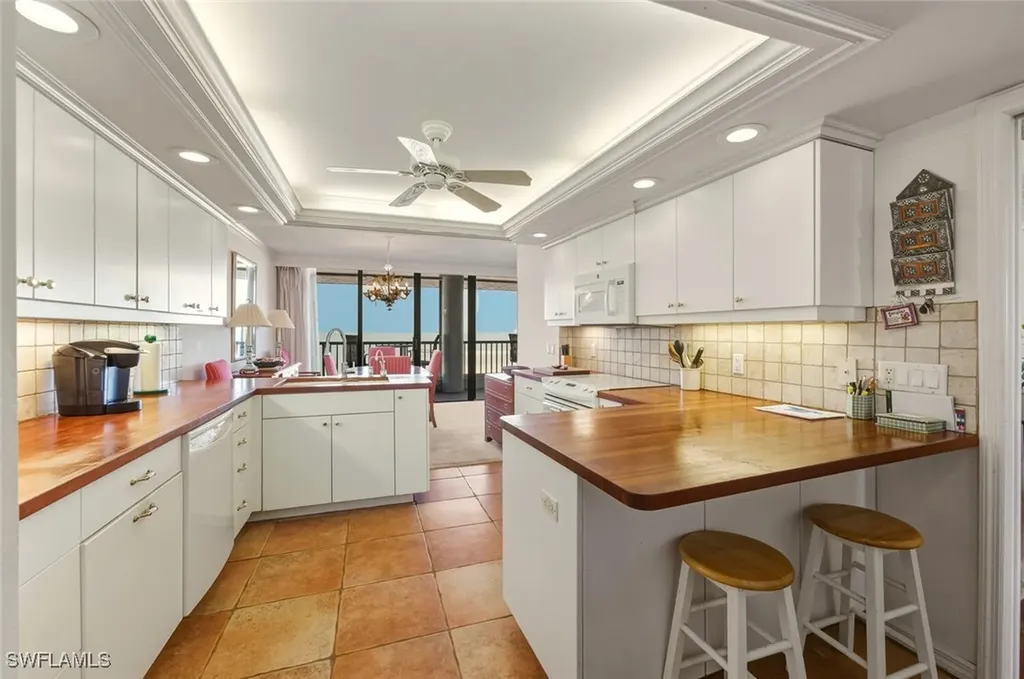 2378 Gulf Shore Boulevard N Naples FL 34103