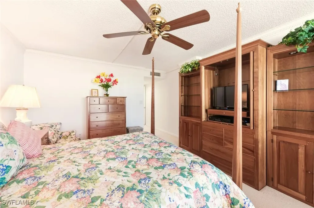 2378 Gulf Shore Boulevard N Naples FL 34103