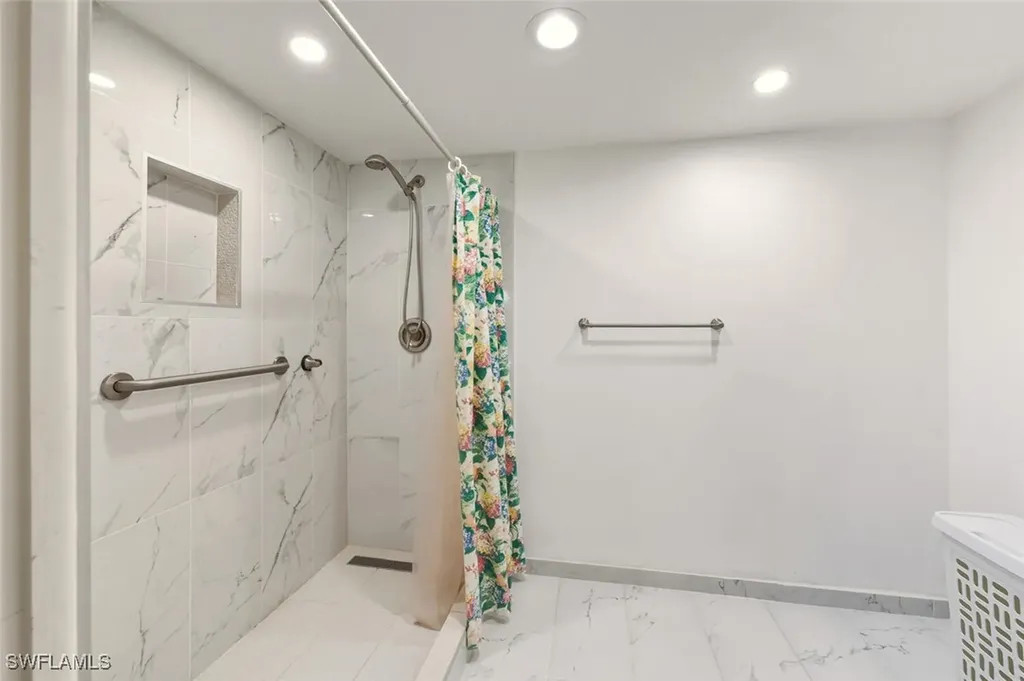 2378 Gulf Shore Boulevard N Naples FL 34103