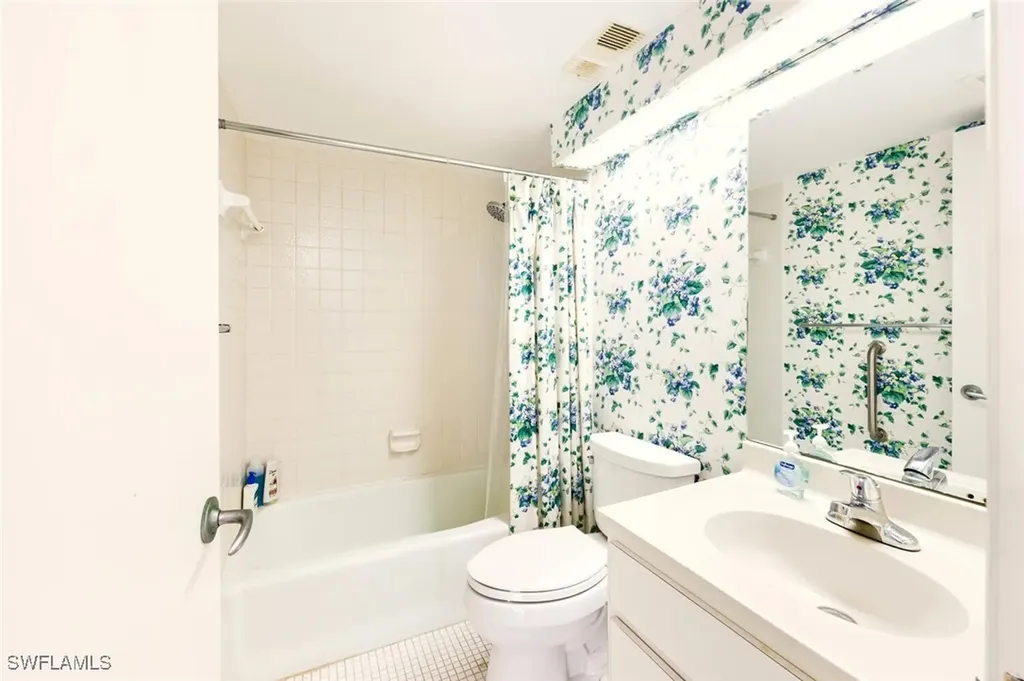 2378 Gulf Shore Boulevard N Naples FL 34103