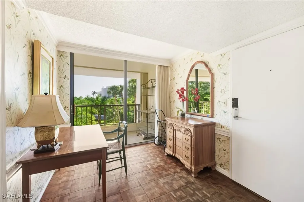 2378 Gulf Shore Boulevard N Naples FL 34103