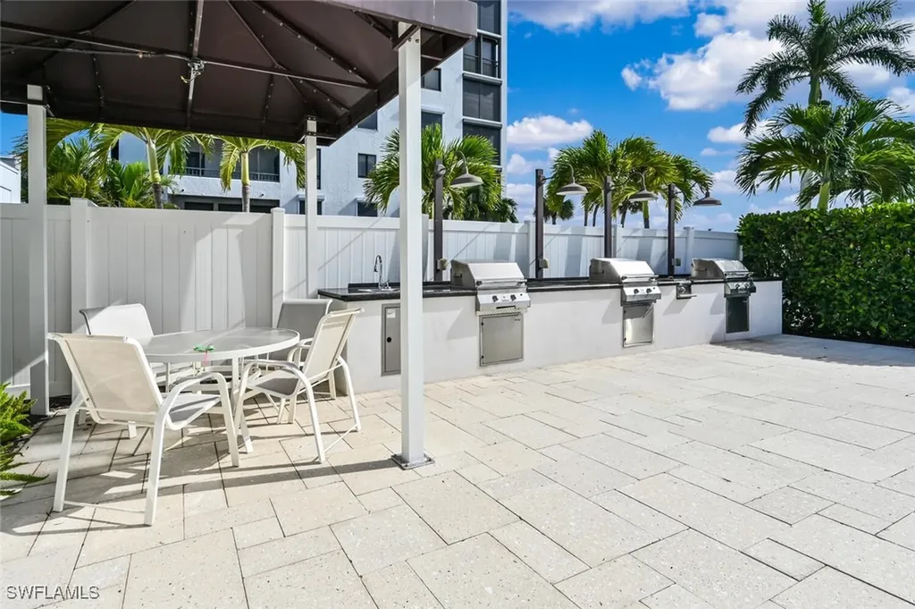 2378 Gulf Shore Boulevard N Naples FL 34103